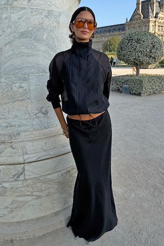 Model is 5ft7” and wears size M