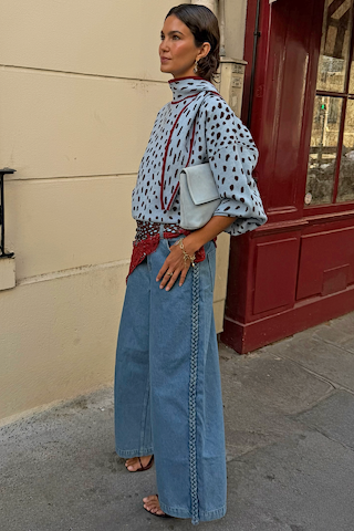 Model is 5ft7” and wears size M