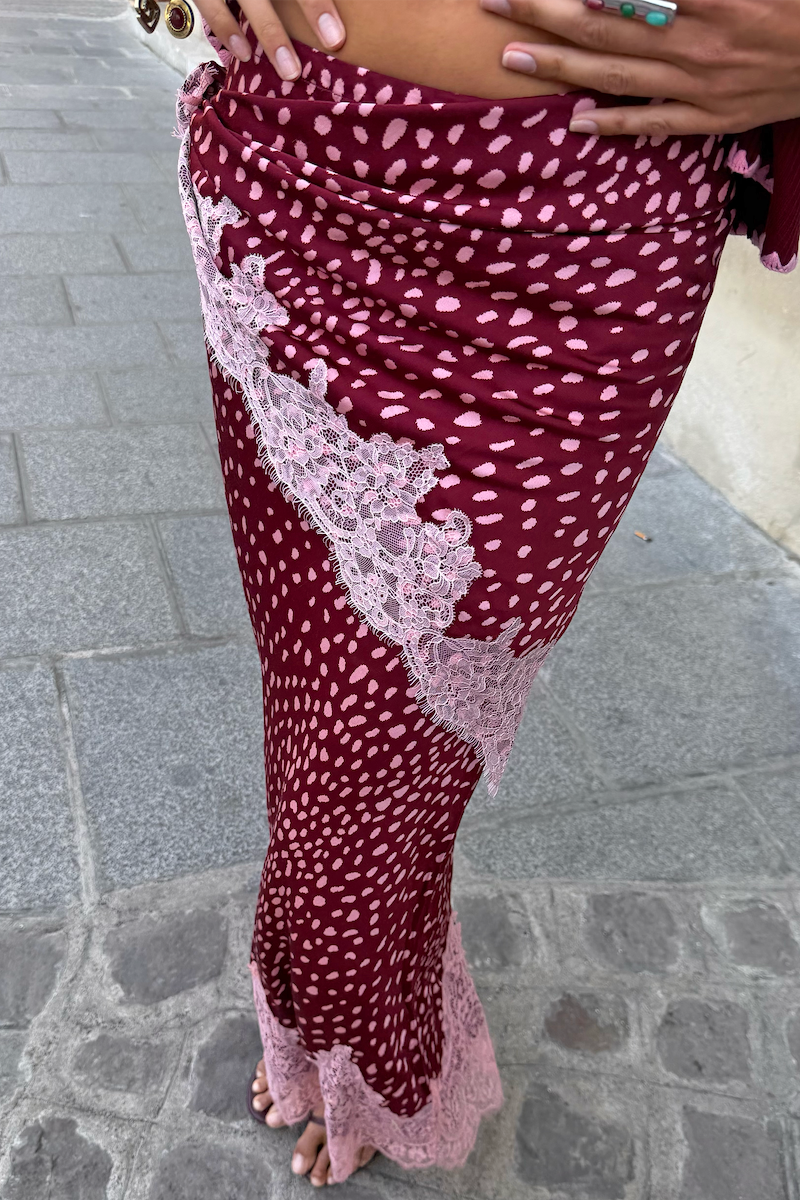 Model is 5ft7” and is UK size 8, wearing UK size 10