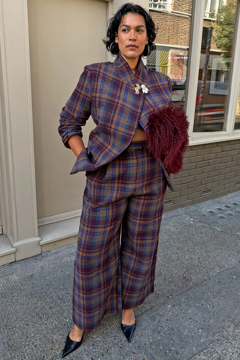 Model is 5ft9” and is UK size 18
