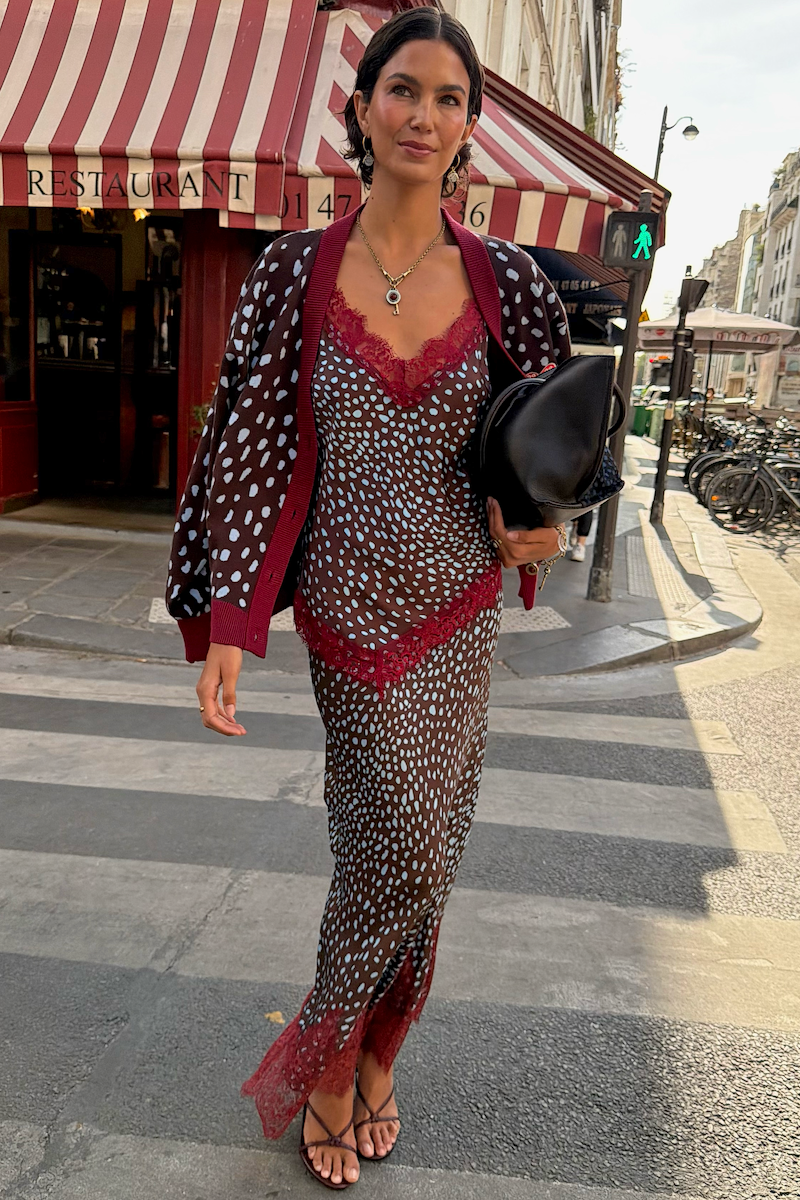 Model is 5ft7” and wears size M