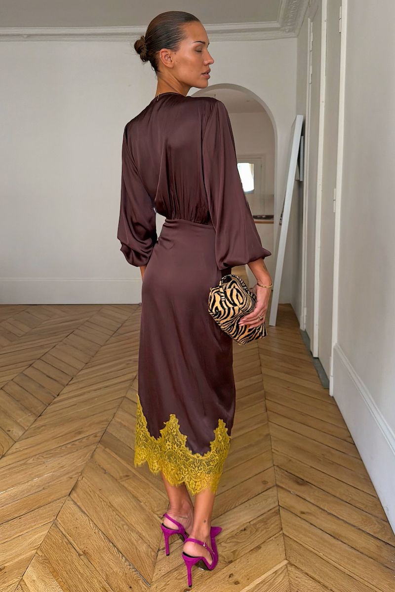 Model is 5ft5” and is wearing UK size 8