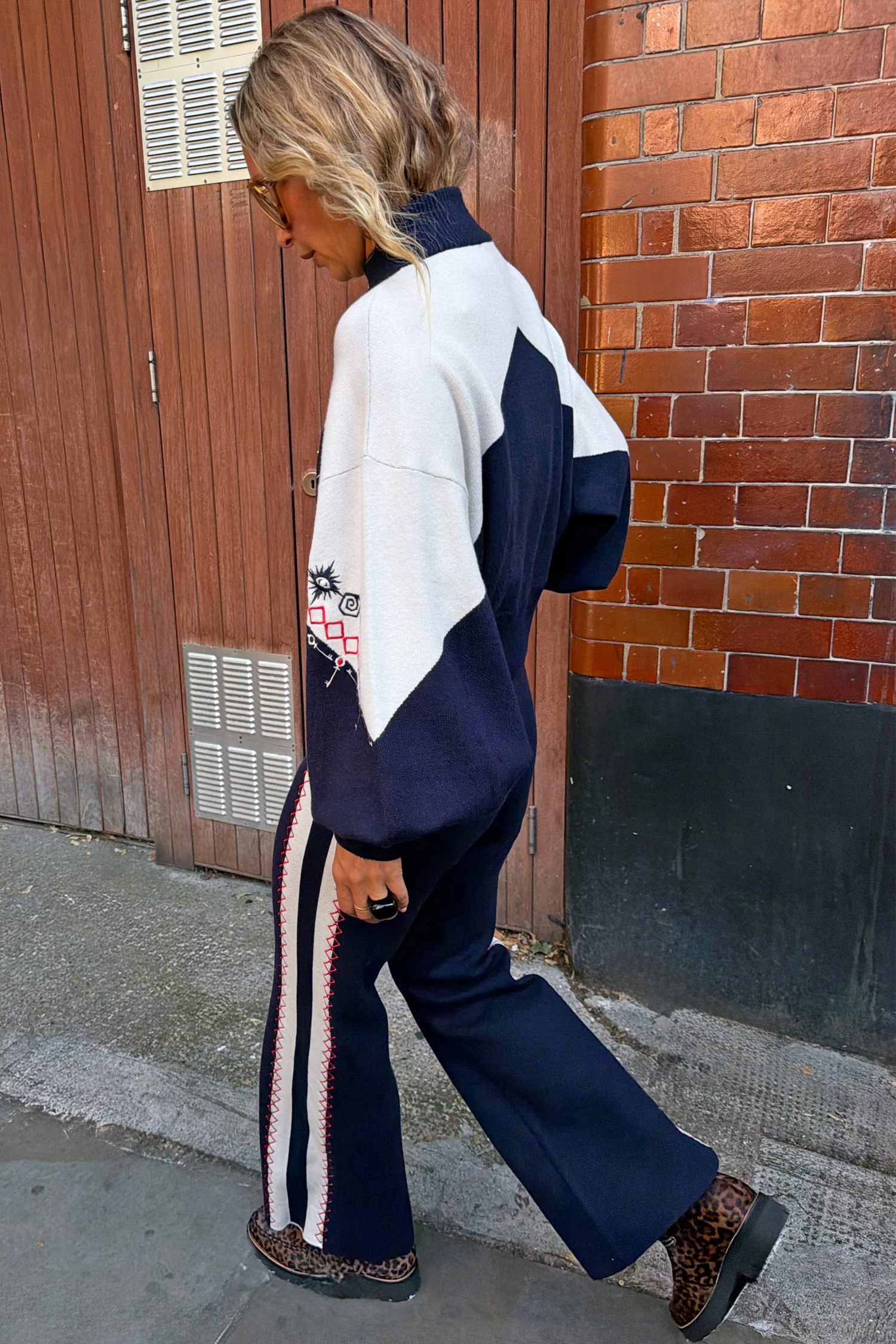 Model is 5ft5” and wears size M
