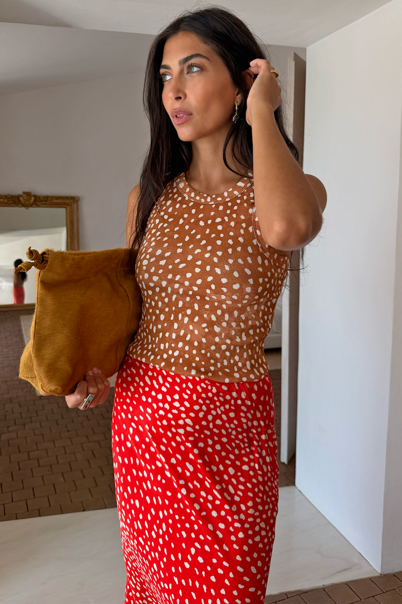 Model is 5ft7” and wears size M
