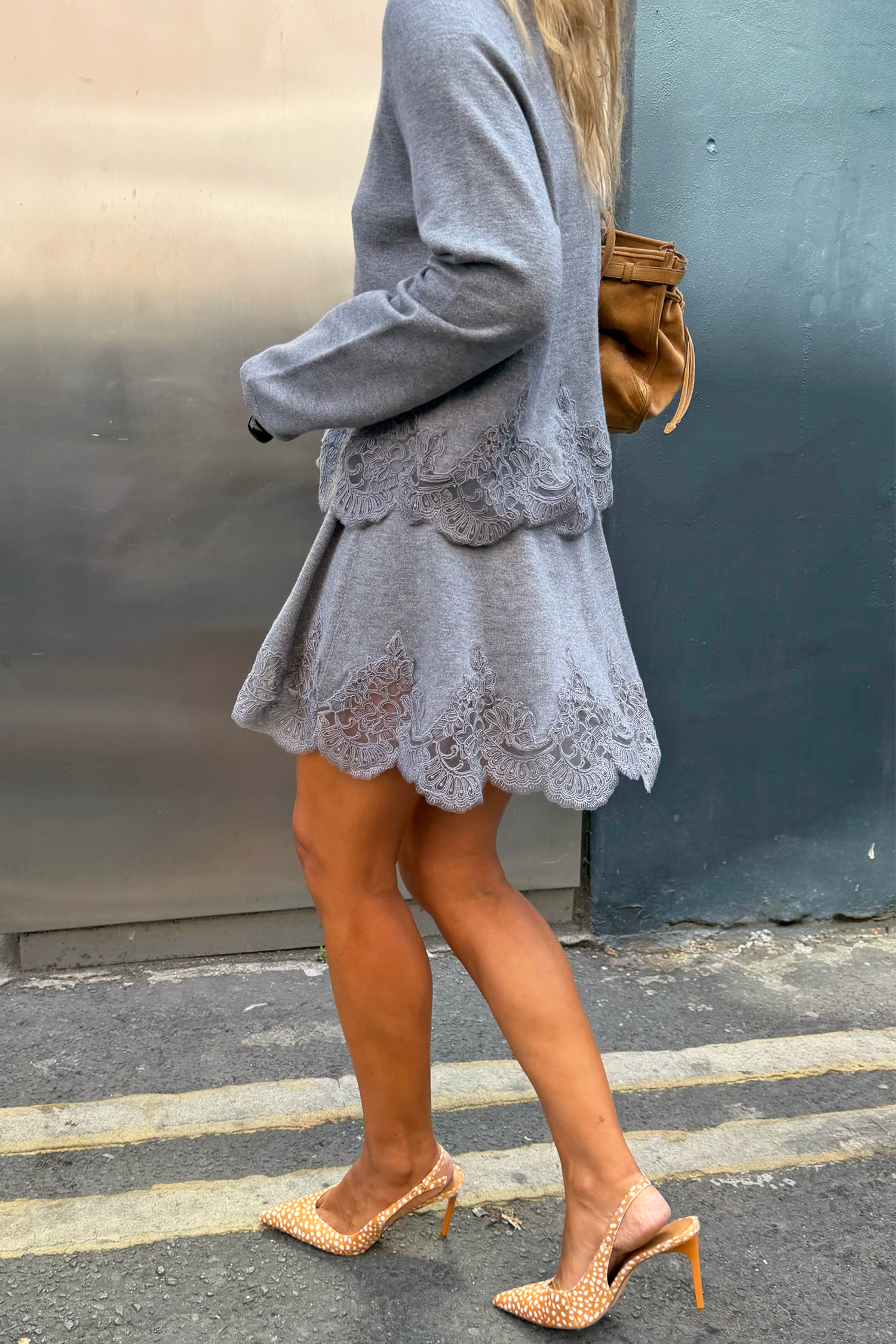 Model is 5ft5” and wears size M