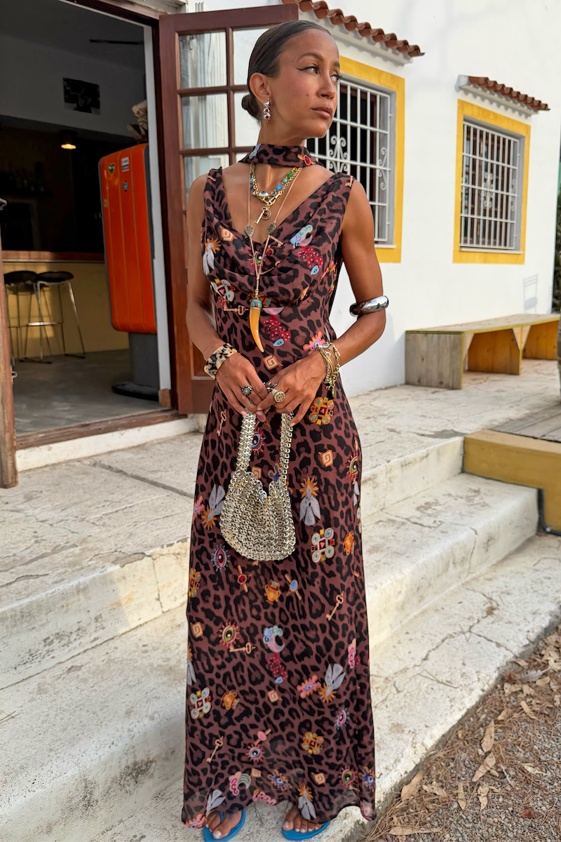 Model is 5ft4” and wears UK size 6/ US 2