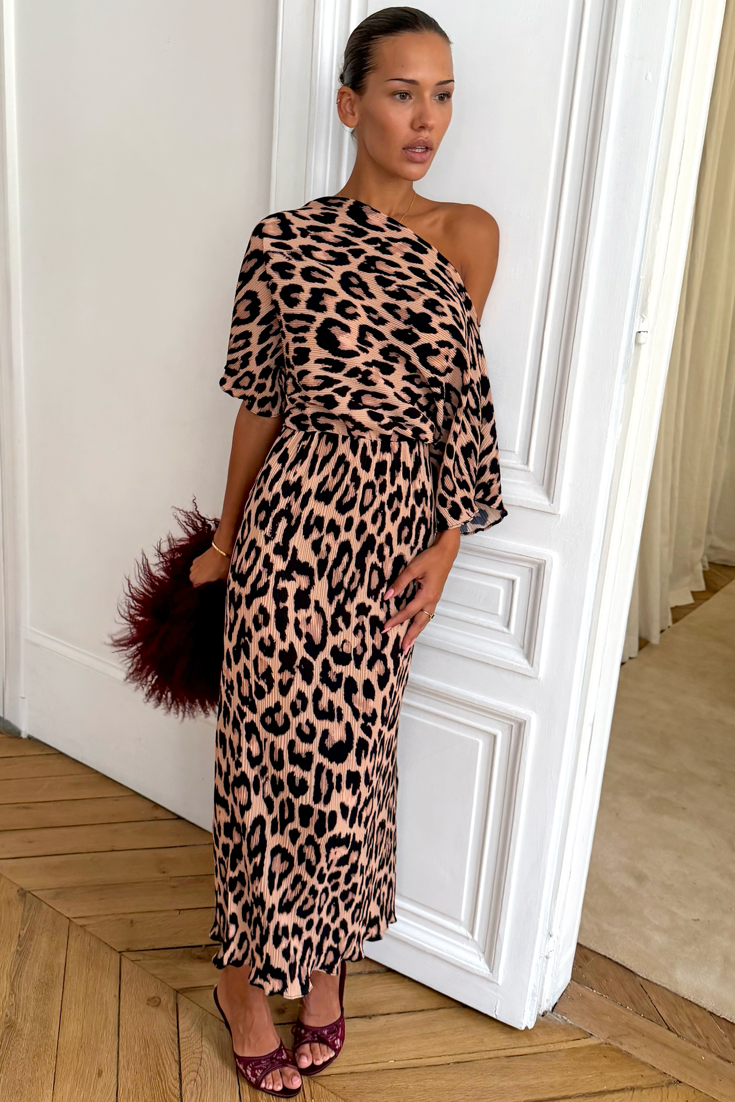 Model is 5ft5” and wears size XS