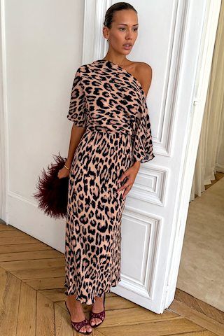 Model is 5ft5” and wears size XS