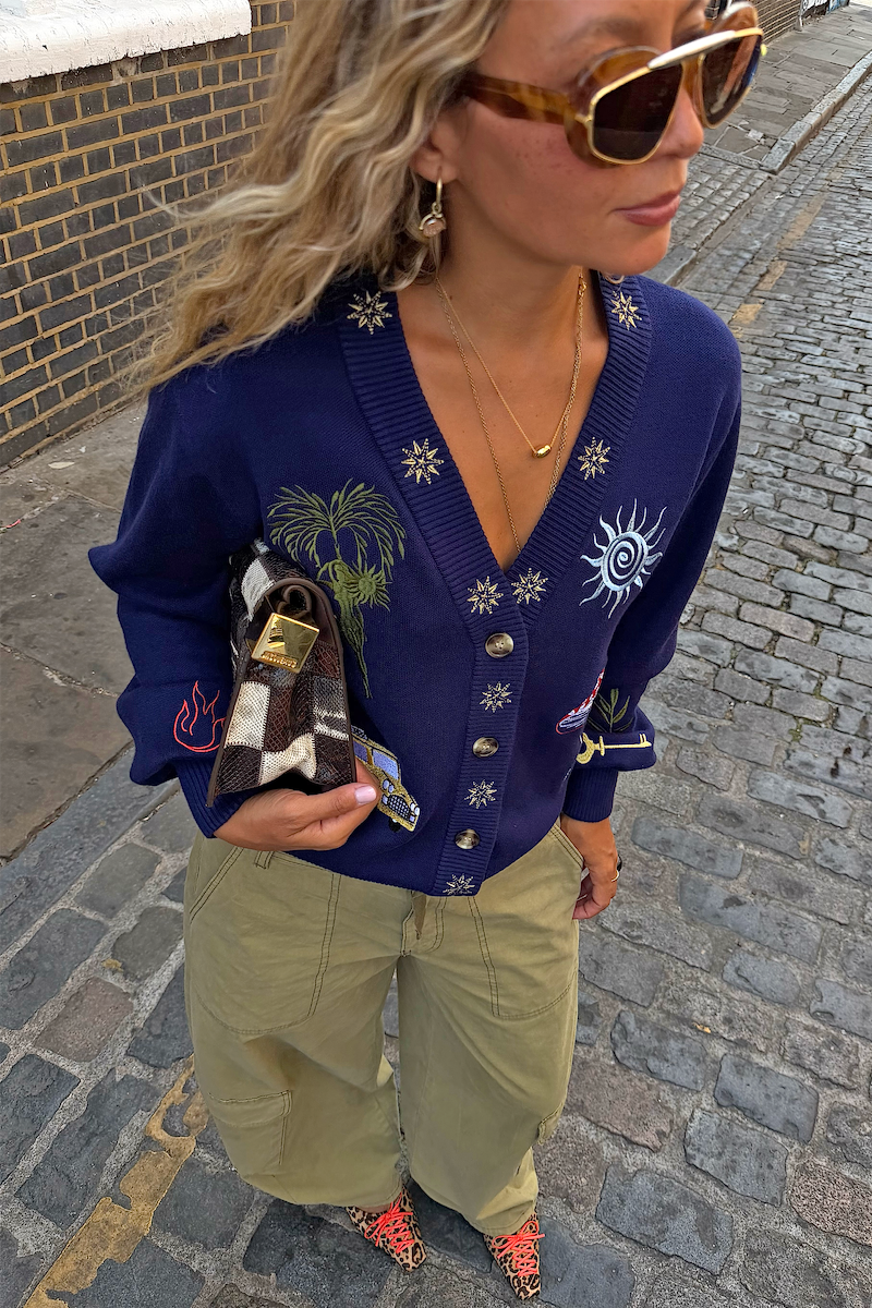 Model is 5ft5” and wears size M