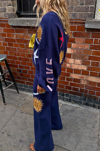 Model is 5ft5” and wears size M