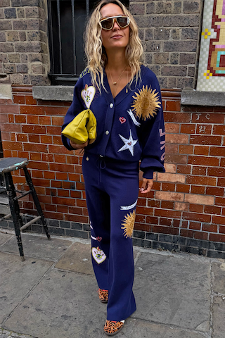 Model is 5ft5” and wears size M