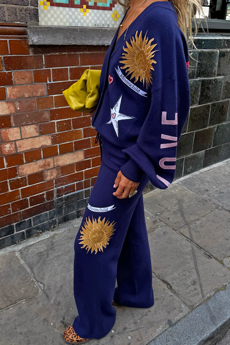 Model is 5ft5” and wears size M