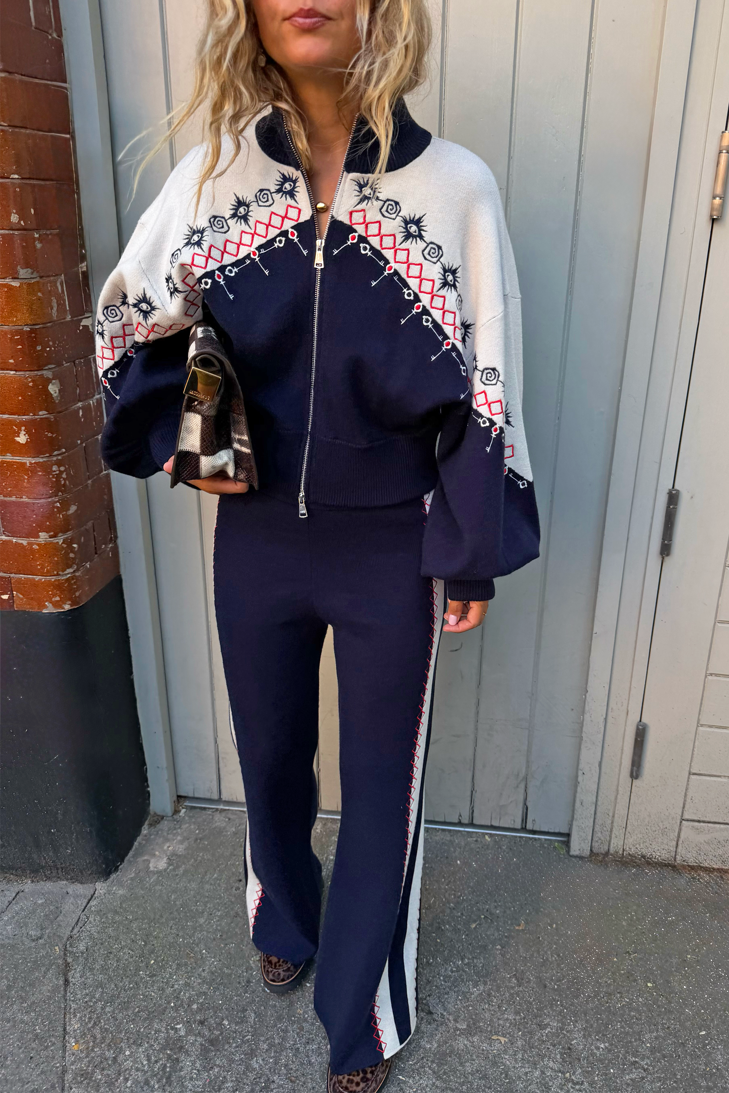 Model is 5ft5” and wears size M