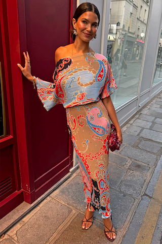 Model is 5ft7” and wears size M