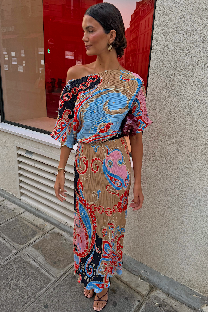 Model is 5ft7” and wears size M