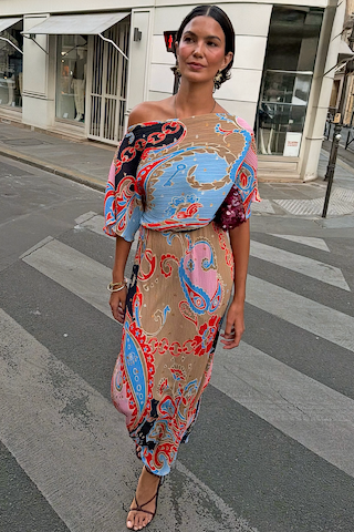 Model is 5ft7” and wears size M