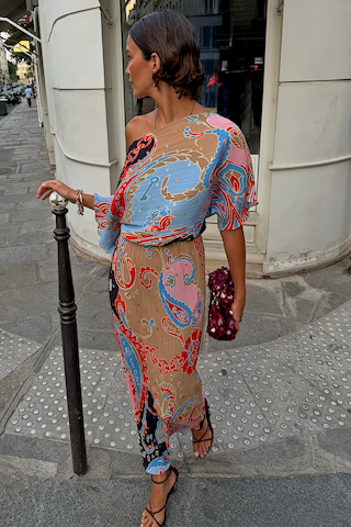 Model is 5ft7” and wears size M