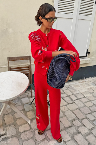 Model is 5ft7” and wears size M