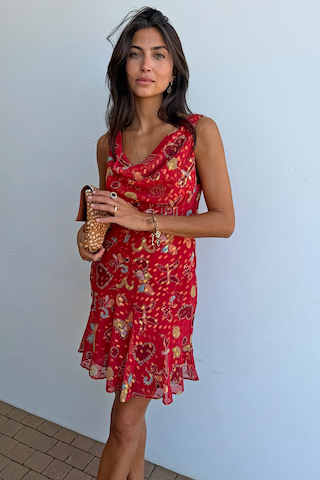 Model is 5ft7” and wears UK size 10/ US 6