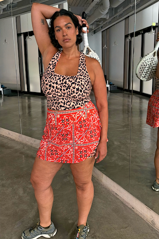 Model is 5ft9” and is UK size 16, wearing UK size 18