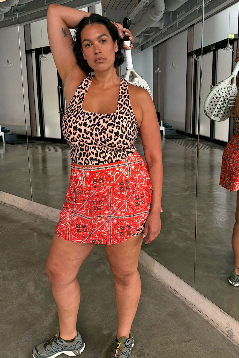 Model is 5ft9” and is UK size 16, wearing UK size 18