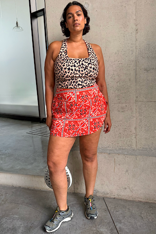 Model is 5ft9” and is UK size 16, wearing UK size 18