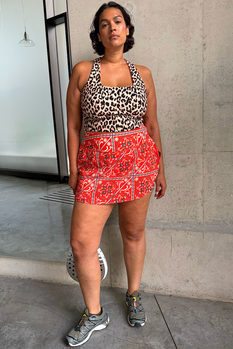 Model is 5ft9” and is UK size 16, wearing UK size 18