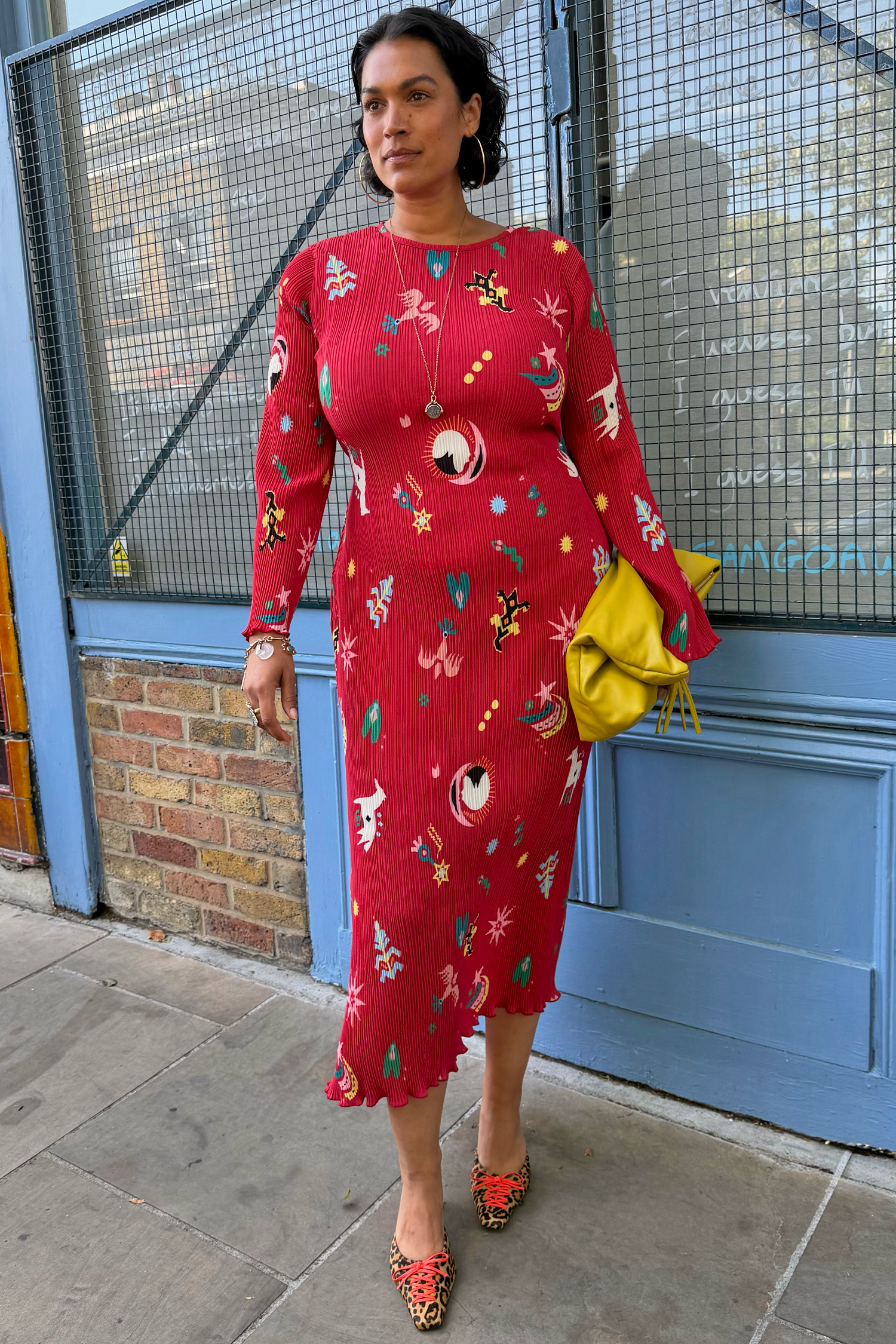 Model is 5ft9” and wears size L