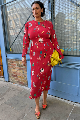 Model is 5ft9” and wears size L