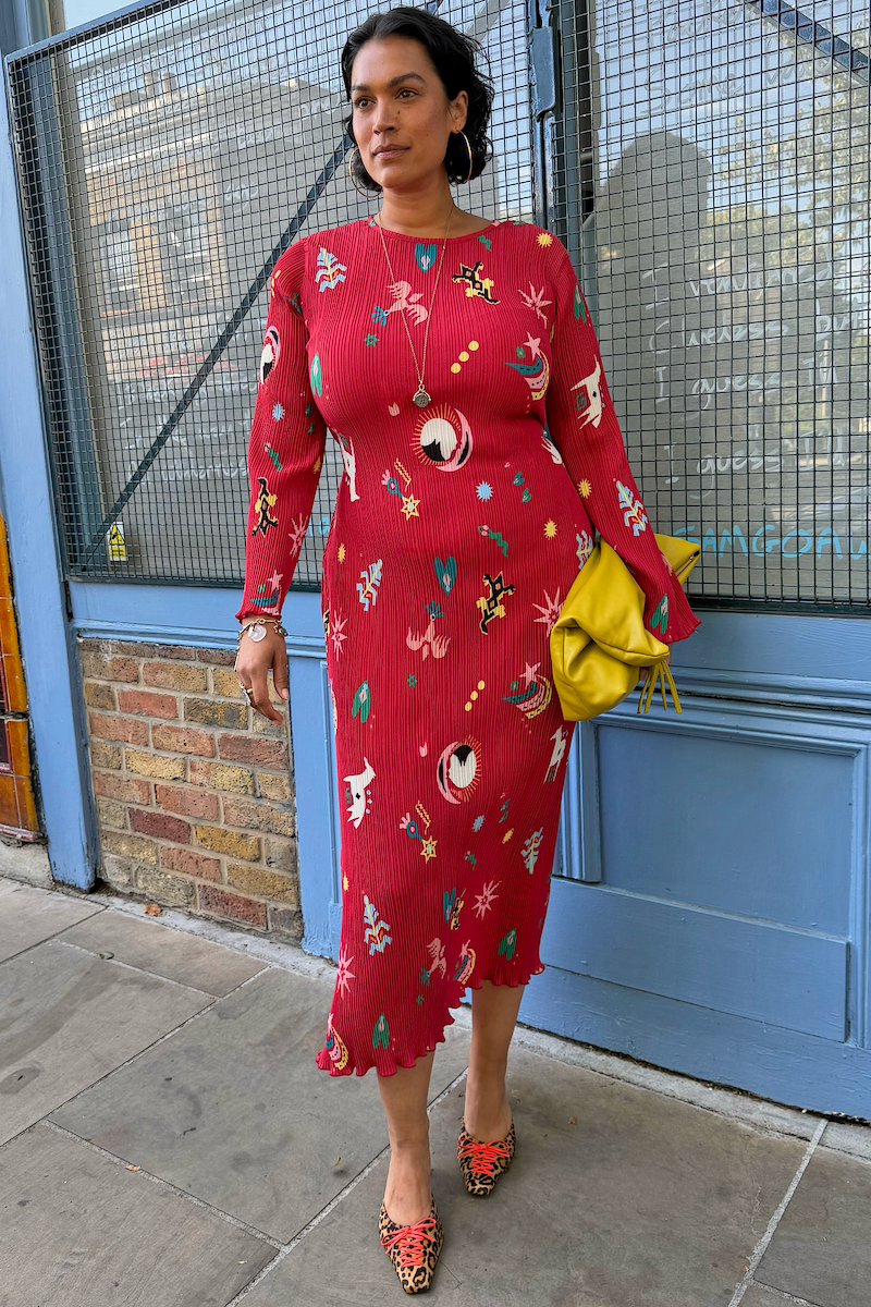 Model is 5ft9” and wears size L
