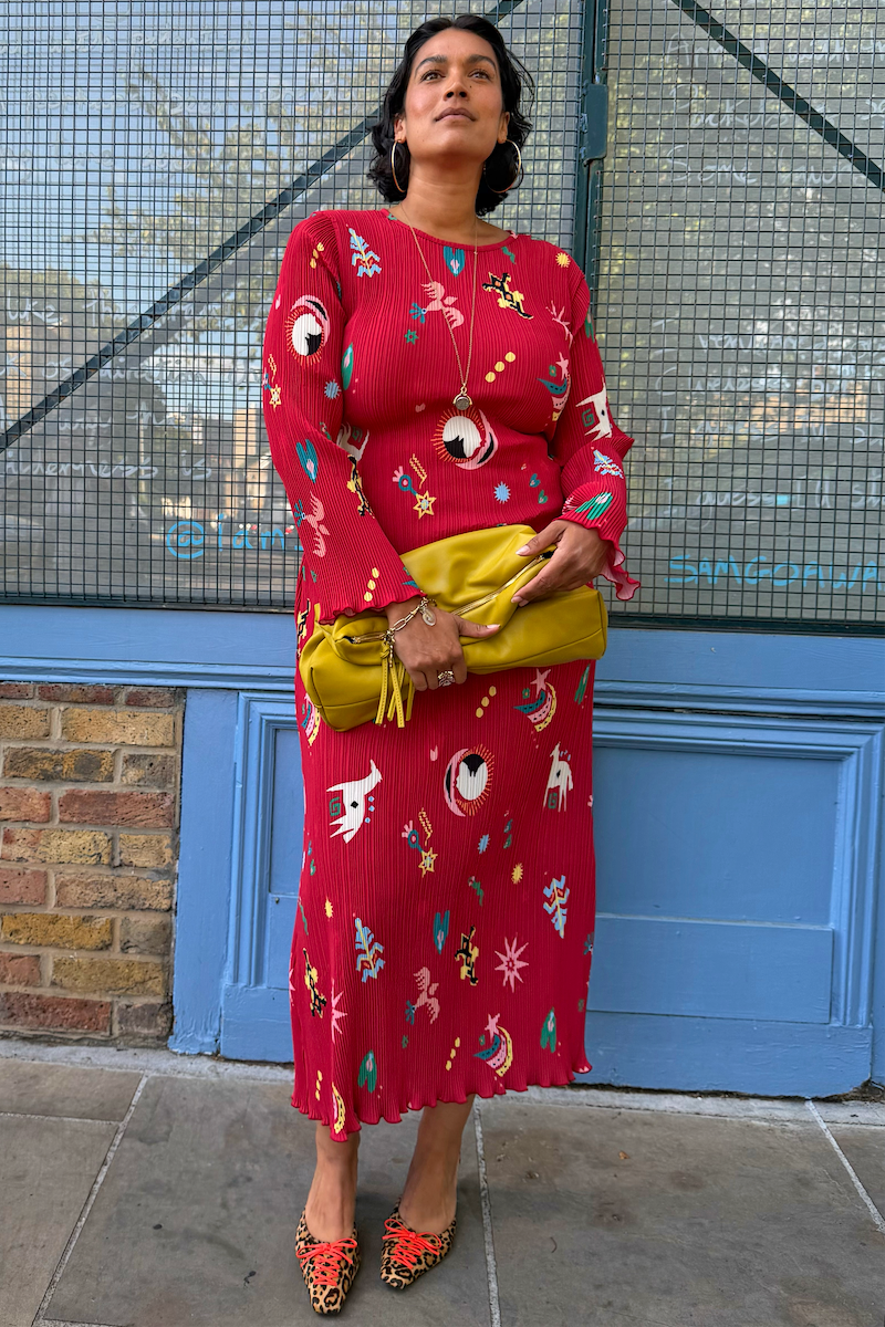 Model is 5ft9” and wears size L