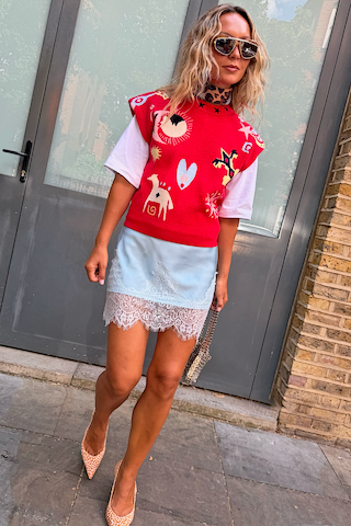 Model is 5ft5” and wears size M