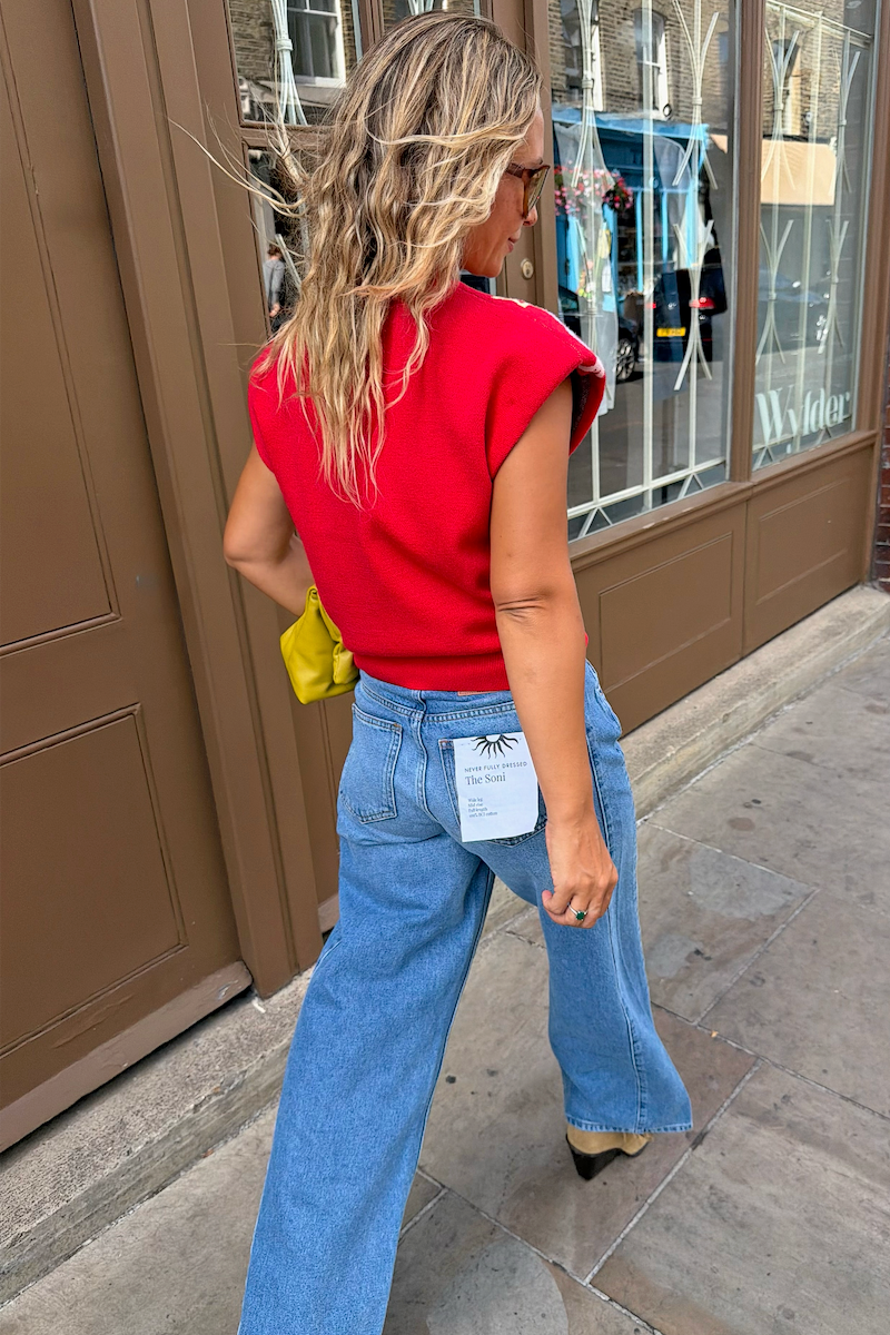 Model is 5ft5” and wears size M