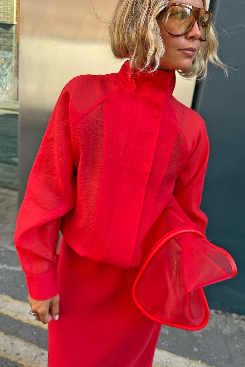 Model is 5ft5” and wears size M
