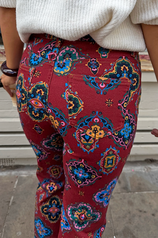Model is 5ft5” and is UK size 8, wearing UK size 10