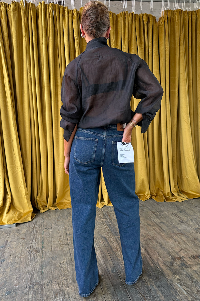Model is 5ft5” and wears UK size 6/ US 2