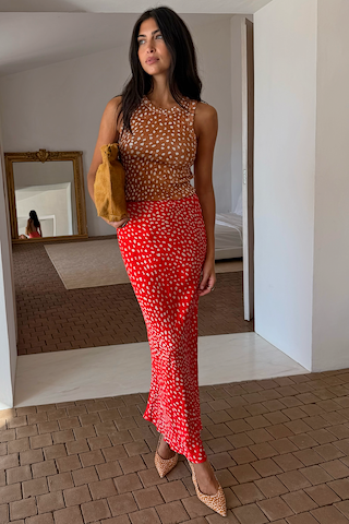 Model is 5ft7” and wears UK size 10/ US 6