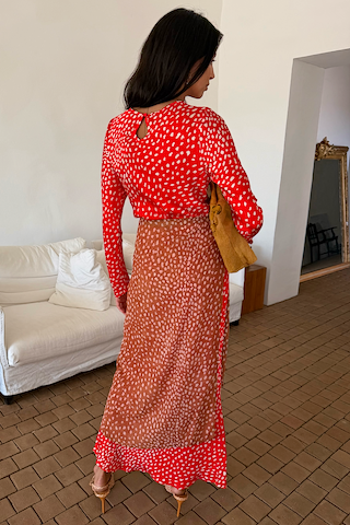Model is 5ft7” and wears UK size 10/ US 6