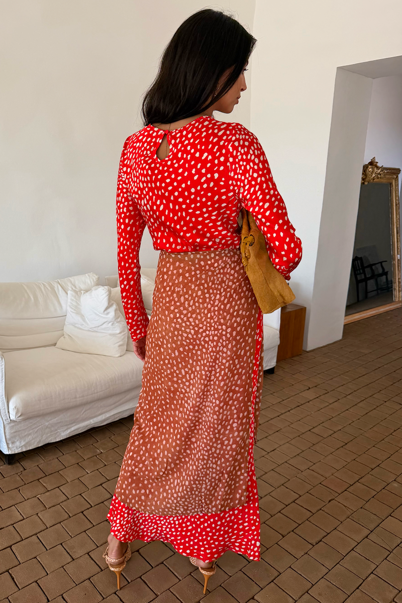 Model is 5ft7” and wears UK size 10/ US 6