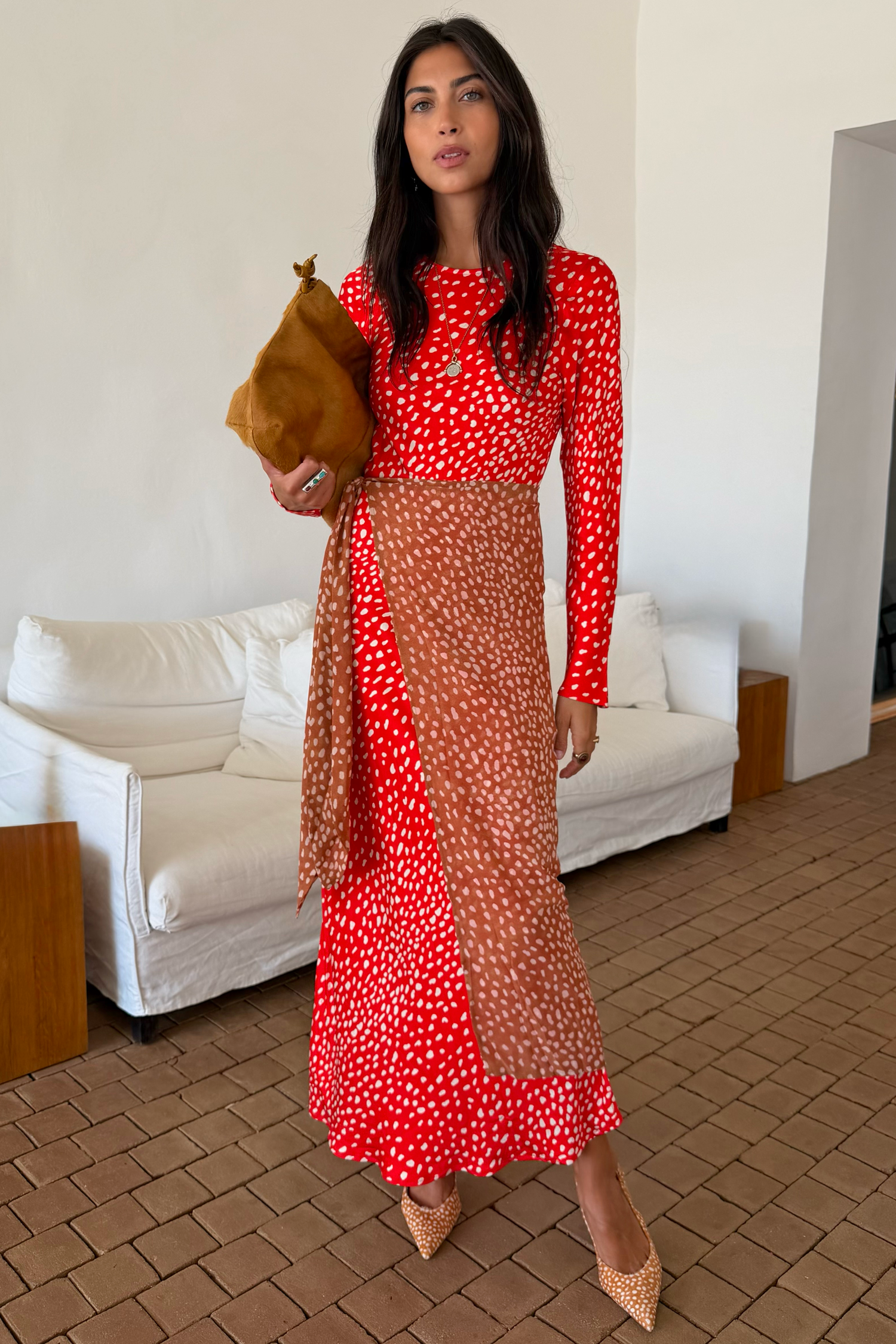 Model is 5ft7” and wears UK size 10/ US 6