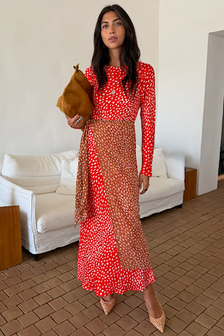 Model is 5ft7” and wears UK size 10/ US 6
