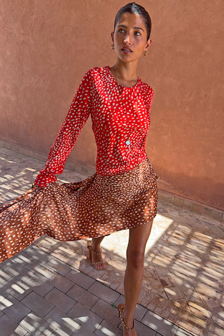Model is 5ft4” and is a size 6, wearing a size 10