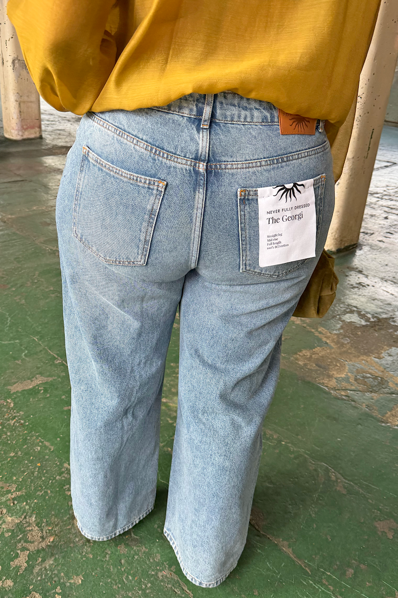 Model is 5ft6” and wears UK size 18/ US 4