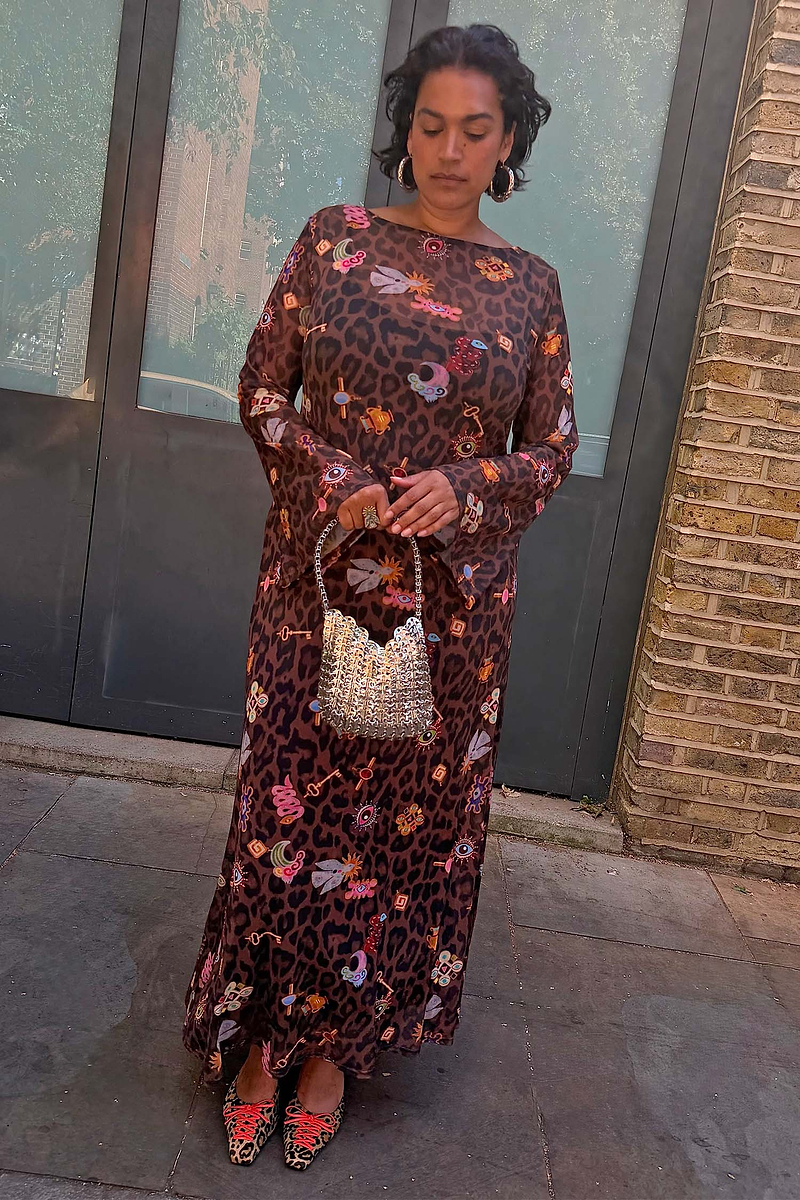 Model is 5ft7” and wears UK size 18/ US 14