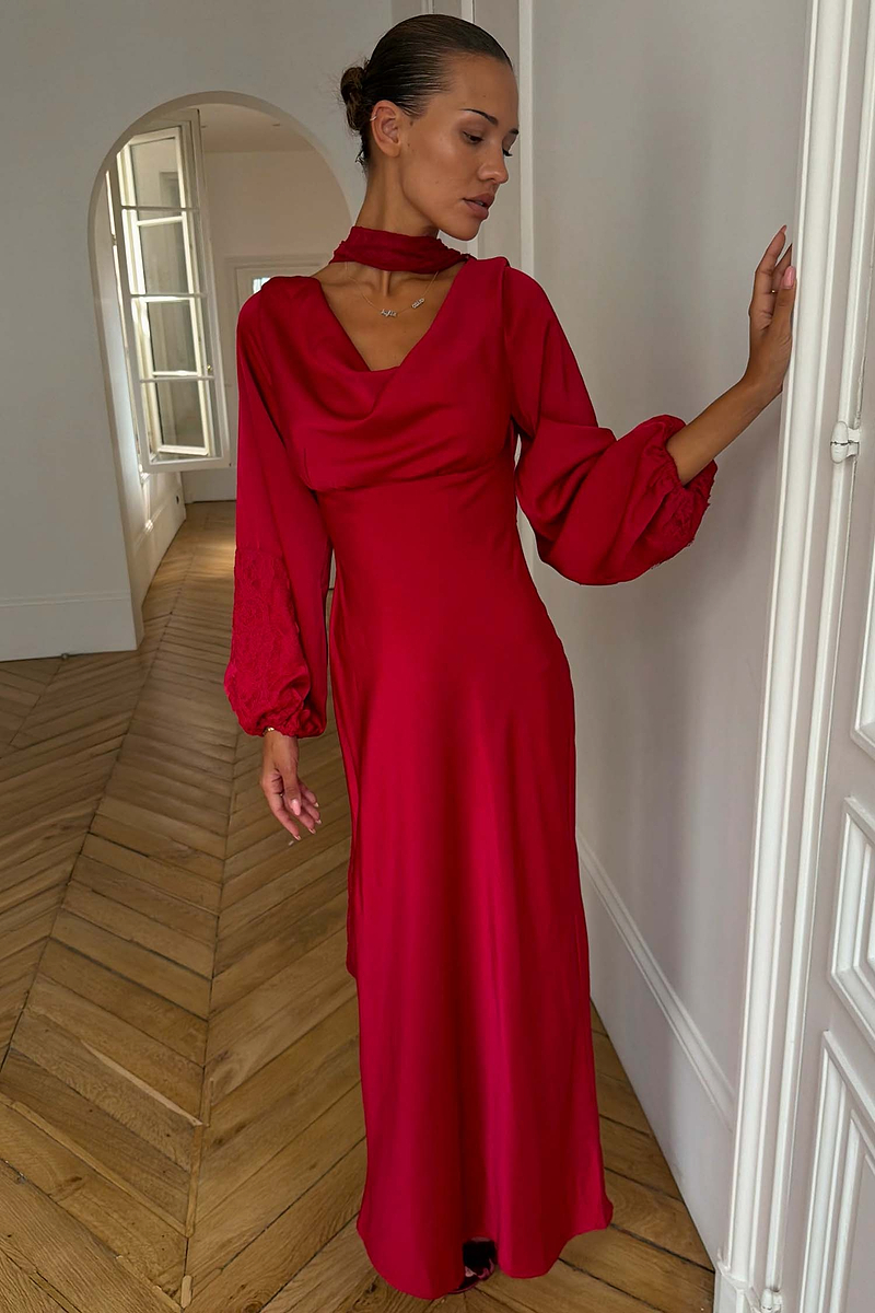 Model is 5ft4” and wears UK size 8/ US 4
