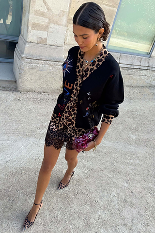 Model is 5ft7” and wears size M