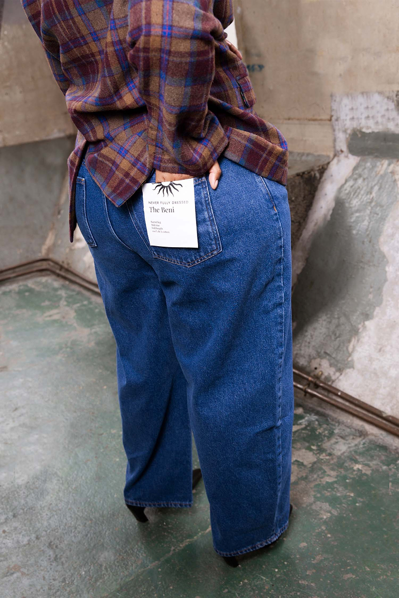 Model is 5ft6” and wears UK size 18/ US 14