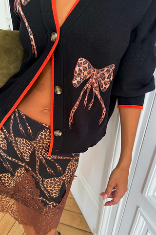 Model is 5ft5” and is wearing size M