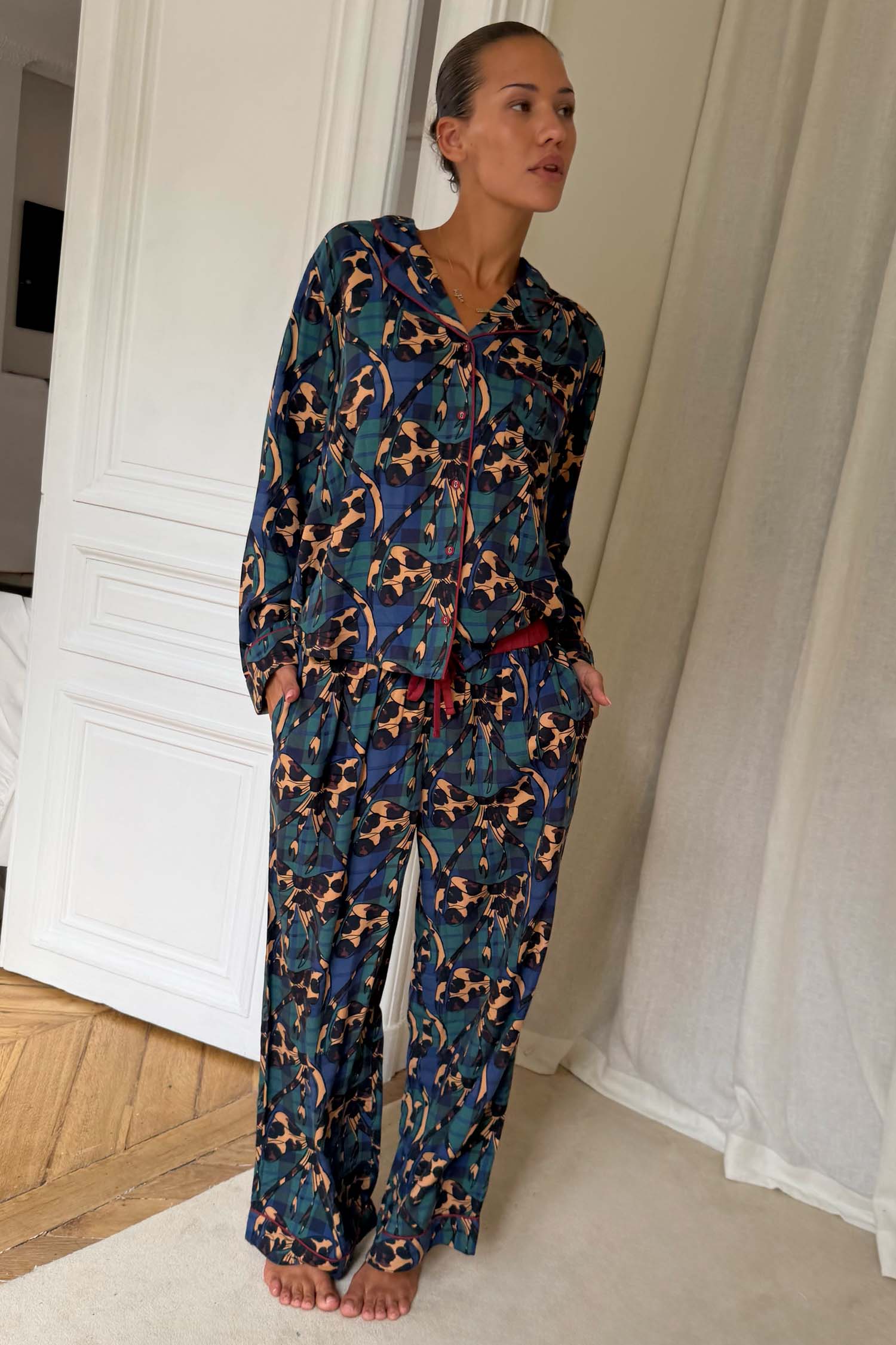 Model is 5ft4” and wears UK size 8/ US 4