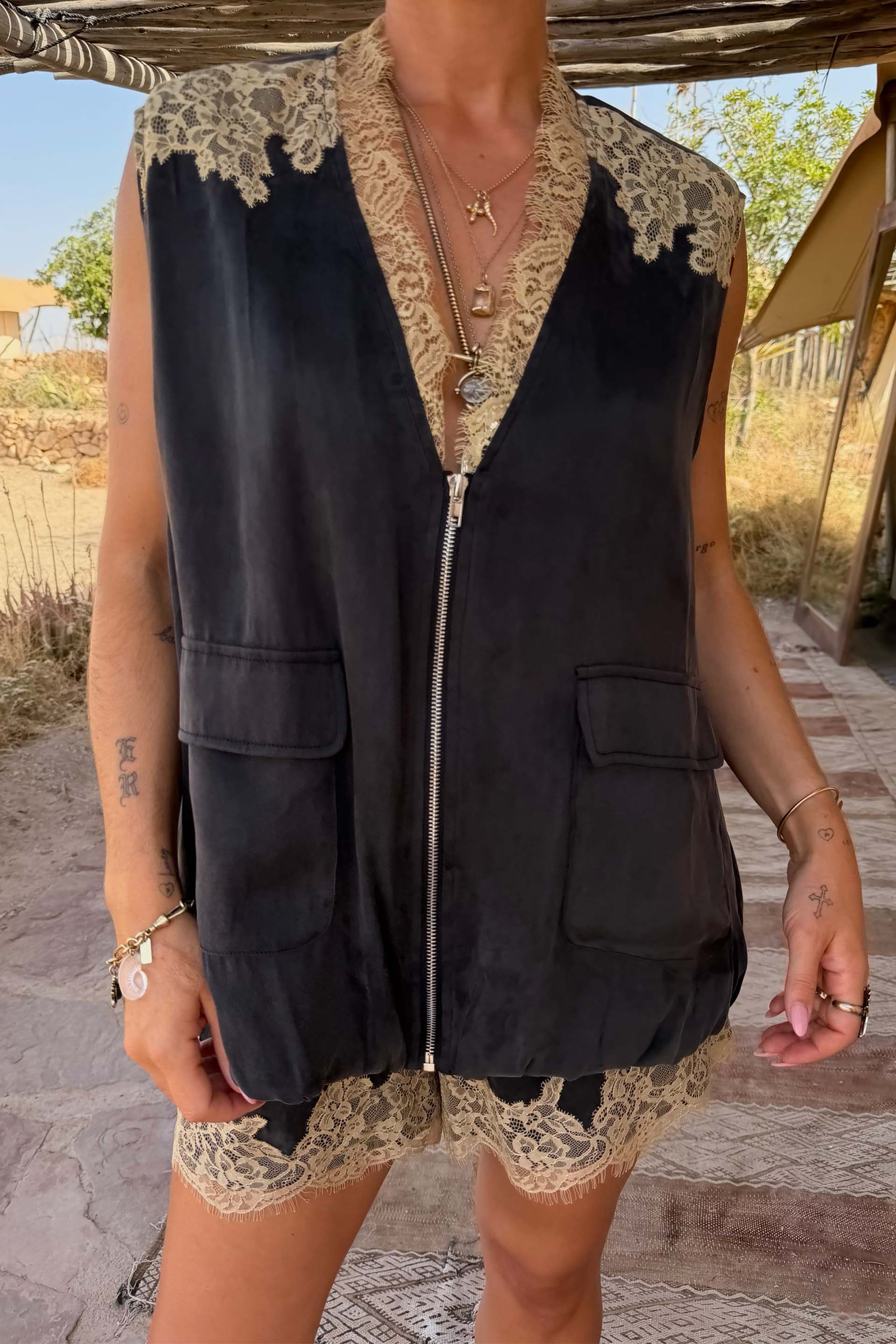 Model is 5ft3” and wears size M